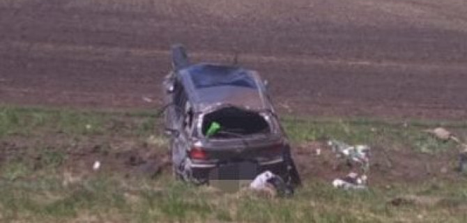 Три человека пострадали при опрокидывании автомобиля в Башкирии