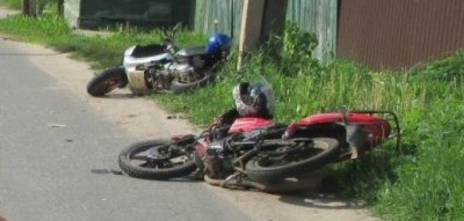 Четыре человека получили травмы в ДТП с мотоциклом в Ярославской области 