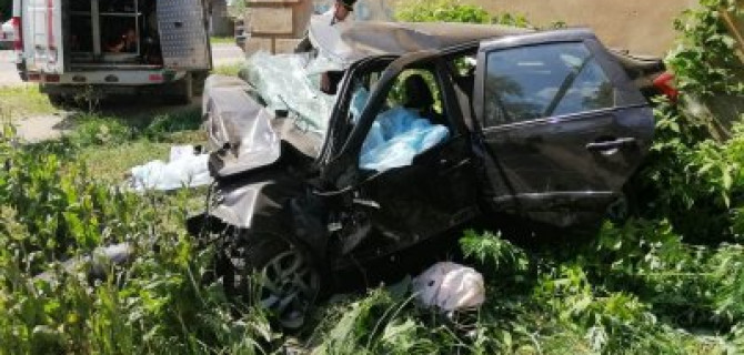 В Иванове машина врезалась в дом – погибли четверо