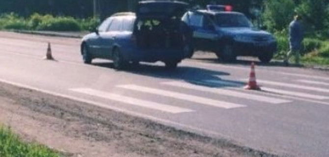 В Ленобласти водитель иномарки сбил женщину с ребенком