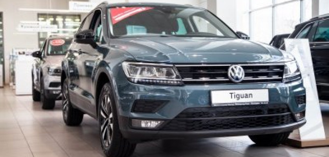 В лето на новом автомобиле Volkswagen