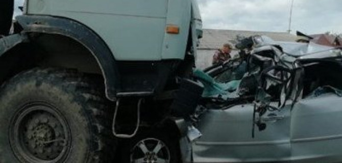 Два человека погибли в ДТП с КамАЗом под Томском