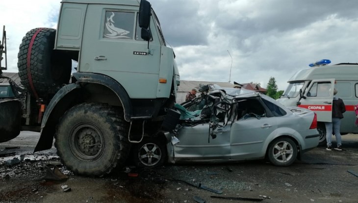 Два человека погибли в ДТП с КамАЗом под Томском (2)