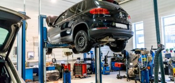 Почему, если сервис, то у официального дилера?