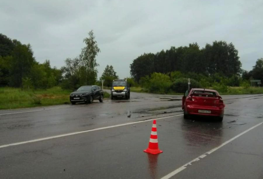 В ДТП под Тулой пострадал водитель иномарки