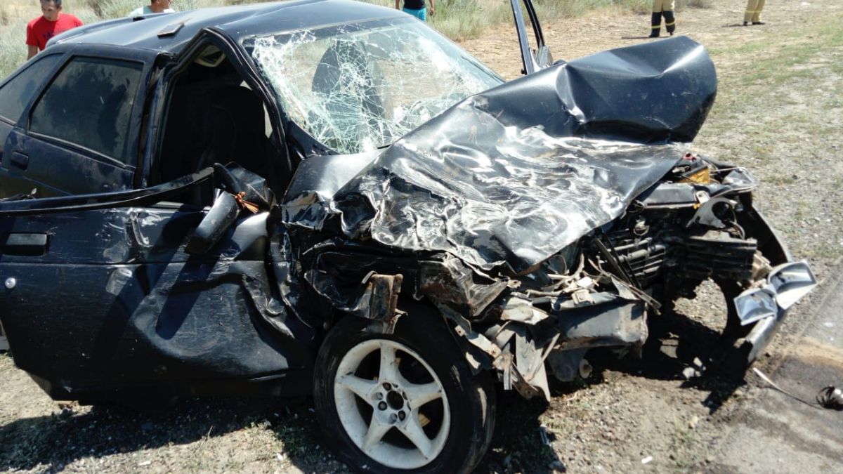 Женщина погибла в ДТП на глазах у сына в Астраханской области