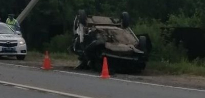 Водитель опрокинувшейся машины погиб в Колпинском районе Петербурга 