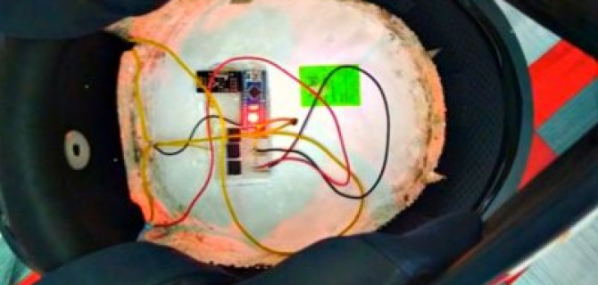 Придуман «умный» мотошлем, предупреждающий об опасности