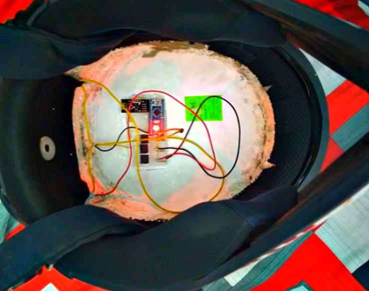 Придуман «умный» мотошлем, предупреждающий об опасности м шлем