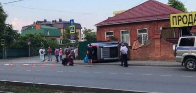 В Краснодаре иномарка насмерть сбила женщину на тротуаре