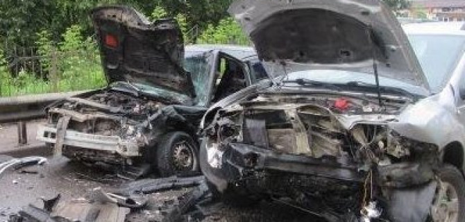 Два человека пострадали в тройном ДТП в Смоленске