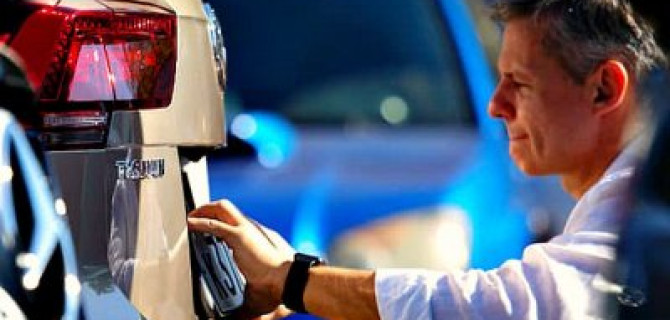 Регистрацию автомобилей у дилеров отложили на следующий год