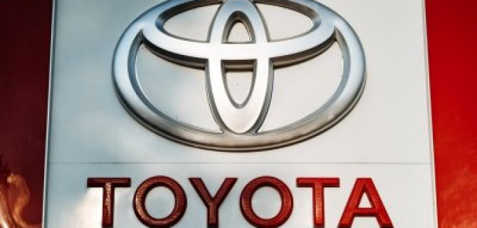 Автохолдинг КЛЮЧАВТО подарил семь Toyota RAV4 