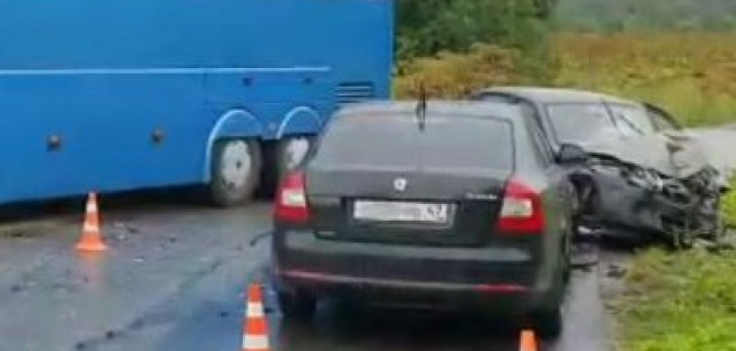 В ДТП с автобусом под Кингисеппом пострадали женщина и ребенок