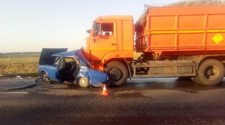 На Кубани пожилая женщина погибла в ДТП с КамАЗом (2)