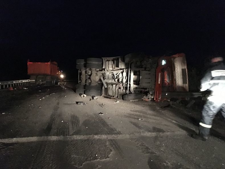 В ДТП с двумя КамАЗами в Карелии погиб человек