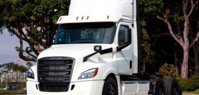Daimler-Benz выпустил первые электрогрузовики