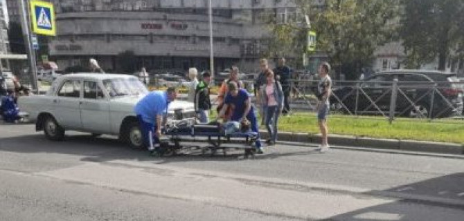На Гражданском проспекте «Волга» сбила женщину с ребенком