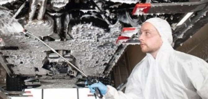 Новая услуга в Порше Центр Москва: мойка днища с использованием подъемника