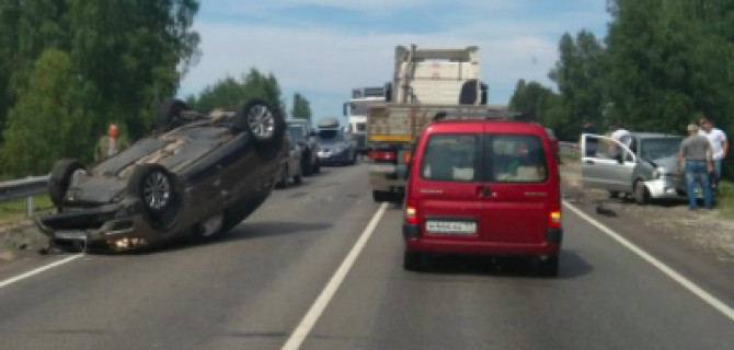 В ДТП под Брянском пострадали двое взрослых и двое детей