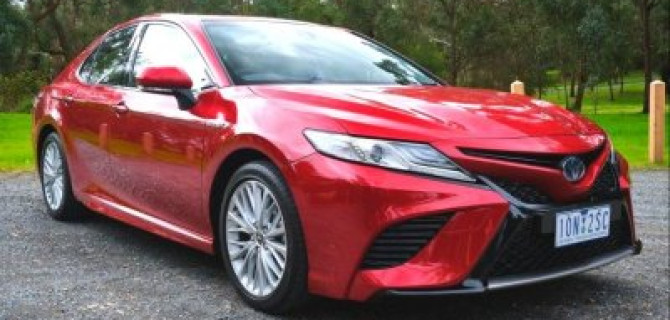 Toyota Camry получила гибридную модификацию