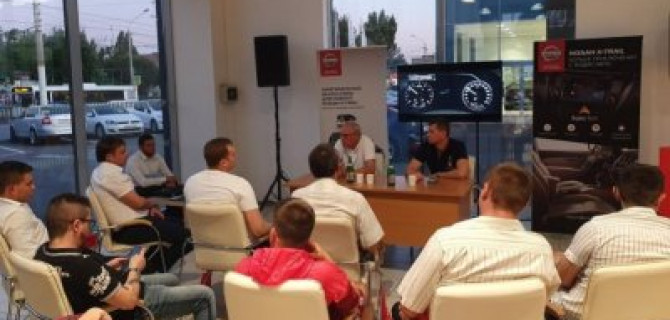 Александр Пикуленко посетил дилерский центр компании Ключавто