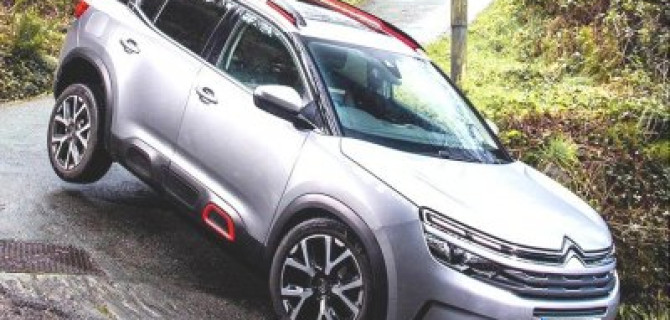 Citroen C5 AirCross преодолел самую крутую улицу в мире