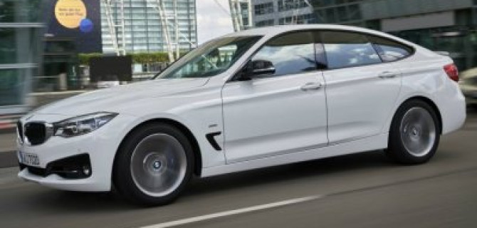 Дорогим автомобилям понизили транспортный налог