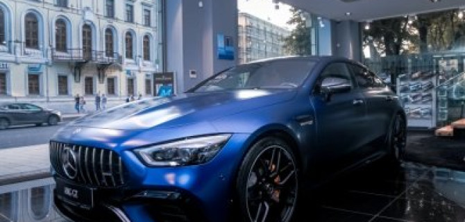 В погоне за идеалом, он – лидер.