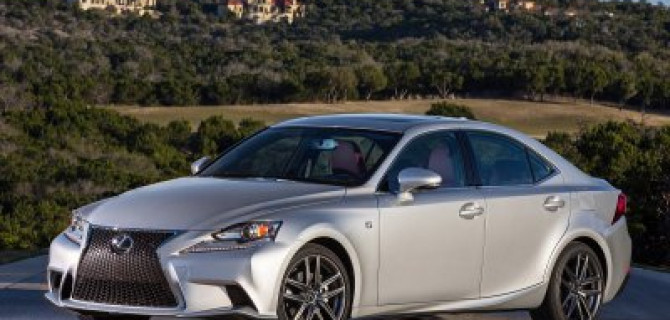 Lexus IS покинул российский авторынок