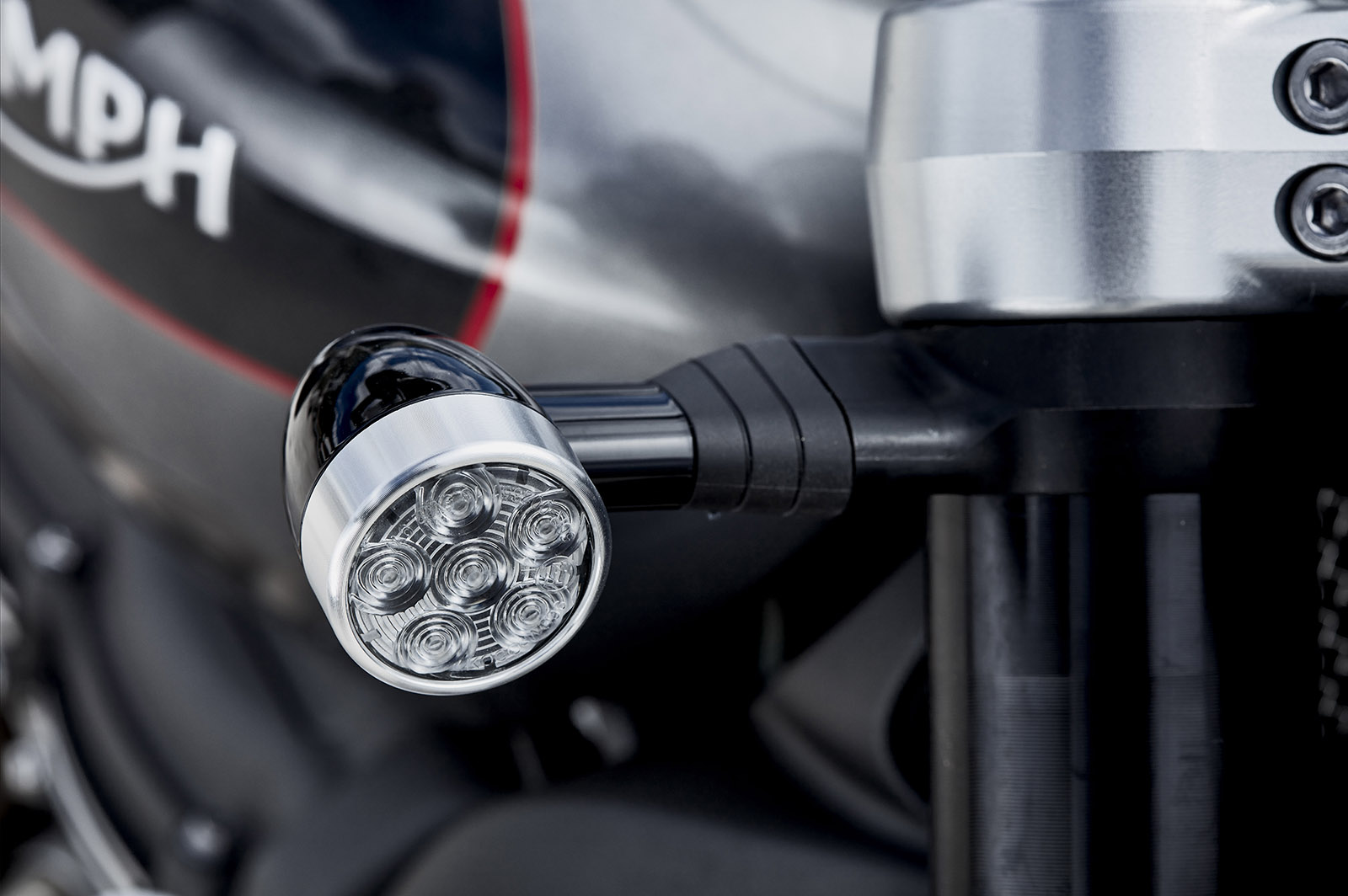 Triumph выпустил туристический обвес для нового Rocket 3 триумф 4