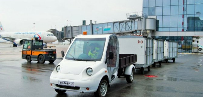 В аэропорту Симферополя испытали грузовой электромобиль