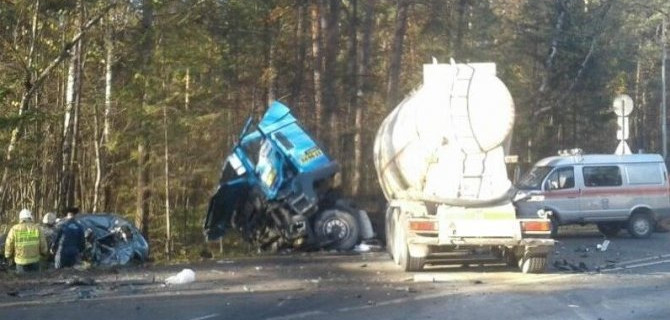 В ДТП с цементовозом под Калугой погибли люди