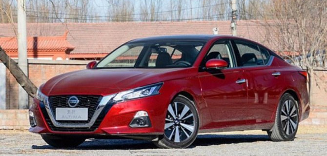 В продажу поступил новый седан Nissan Teana