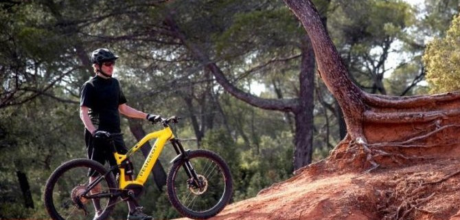 В Peugeot создали сверхскоростной электровелосипед