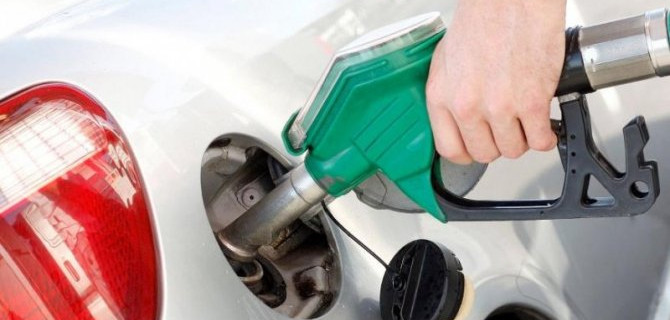 Введение новых штрафов за недолив топлива отложено
