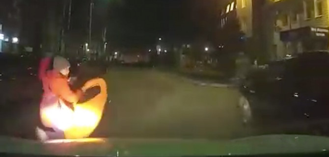 В Йошкар-Оле ребенок выбежал на темную дорогу под колеса авто, но чудом обошлось даже без травм