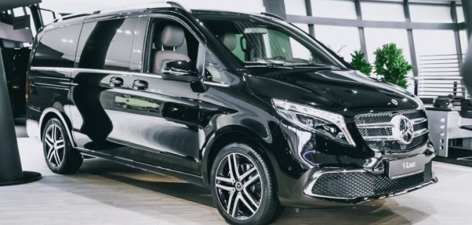 8 человек и багаж – легко! V-Класс вместит и то, и другое. 