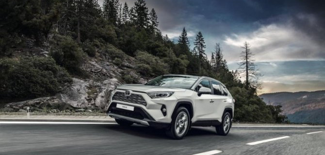 НОВОЕ ПОКОЛЕНИЕ TOYOTA RAV4 ЖДЕТ В ДИЛЕРСКИХ ЦЕНТРАХ «БИЗНЕС КАР»
