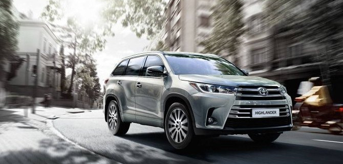 Сравнение Тойота Хайлендер и Прадо: чем отличаются кроссоверы?