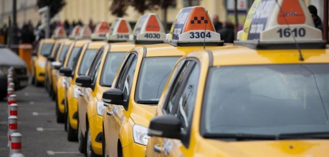 В Госдуме предложили снизить число такси