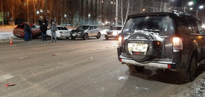 В Ухте столкнулись четыре автомобиля