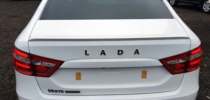 В Сети появились фотографии обновленной Lada Vesta с вариатором - до премьеры новинки