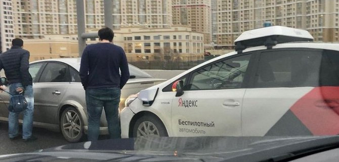 Беспилотник «Яндекса» попал в аварию