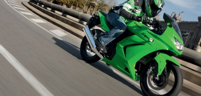 Мотоциклы Kawasaki будут «нянчить» своих пилотов