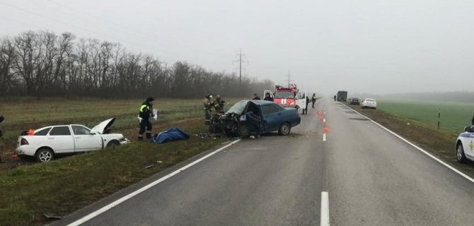Двое взрослых и ребенок погибли в ДТП в Ростовской области