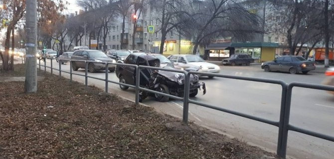 В ДТП в Самаре погиб водитель «Приоры»