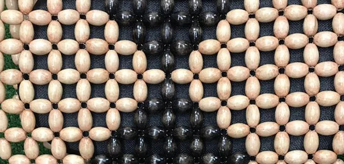 Чем хороша деревянная накидка на автомобильное сиденье