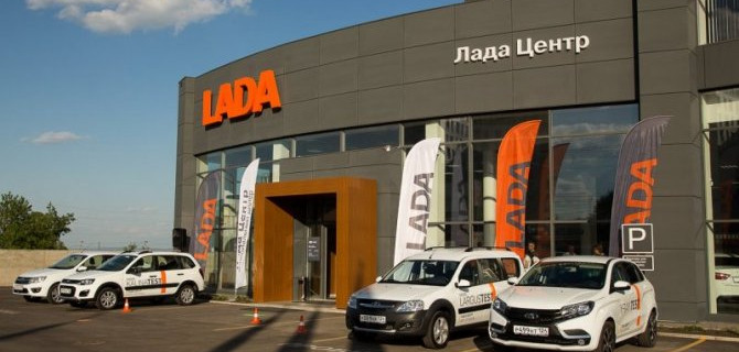 Каждый восьмой дилер в России продаёт отечественные автомобили