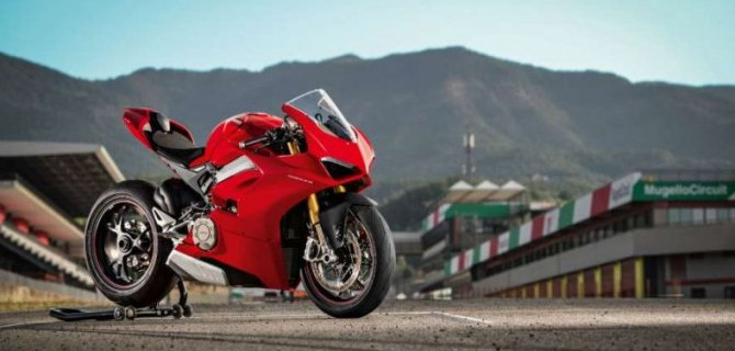 Ducati готовит сверхмощный и сверхлёгкий спортбайк